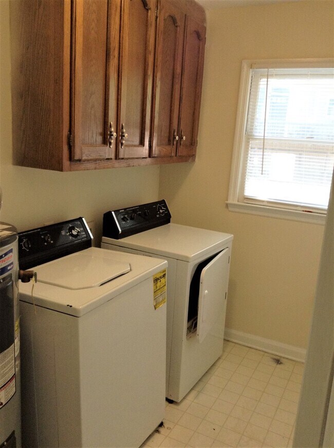 Building Photo - Five Points 3br - Fall 2026 Prelease