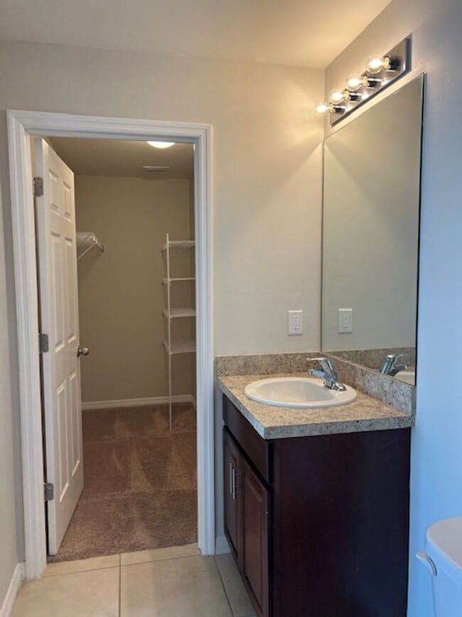 Building Photo - ***INQUIRE ABOUT SPECIAL*** AVAILABLE NOW- 4 Bedroom -2 Bathrooms NE Cape Coral- Gator Circle Area