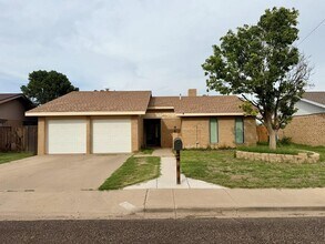 Building Photo - 8814 Holiday Dr