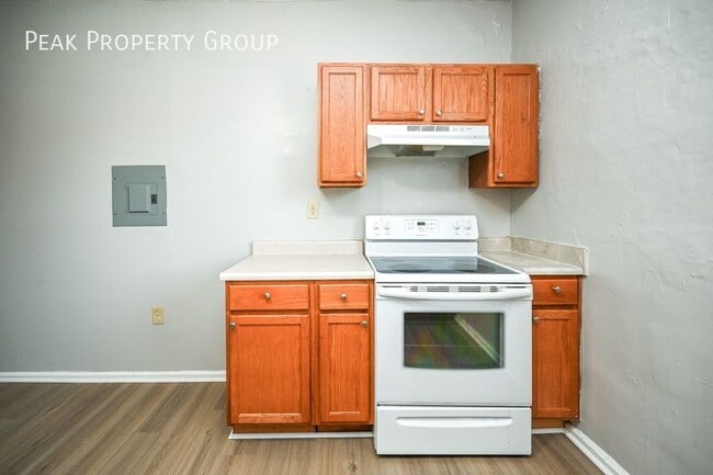 Building Photo - 2610 Woodburn Ave