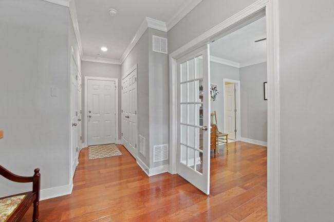 Building Photo - 503 Crown Park Ave