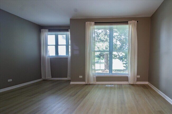 Building Photo - 1216 Tennyson Ln