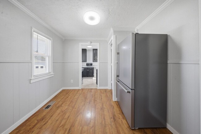 Building Photo - 809 W Park Ave