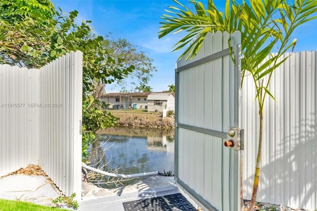 Building Photo - 5521 SW 104th Ave