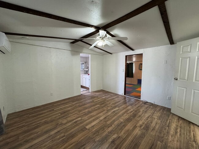 Building Photo - 5119 Mesa Dr