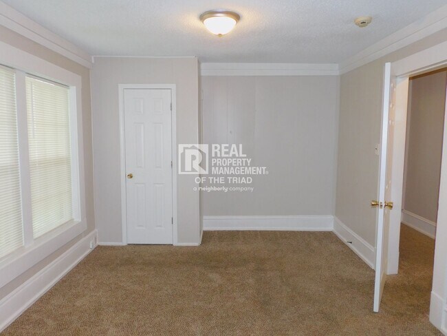 Building Photo - Cute 3 Bedroom/2 Bath Home in Greensboro 2...