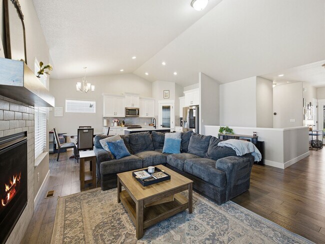 Building Photo - 5029 Long Dr