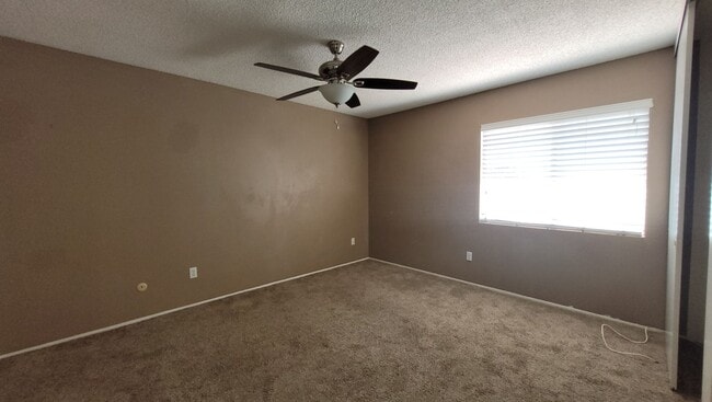 Building Photo - Spacious Home In A Great Location