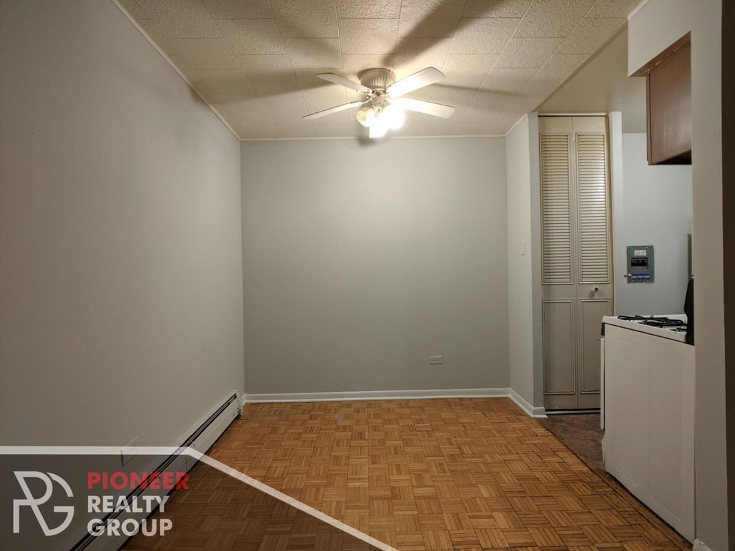 Building Photo - 510 W Briar Pl