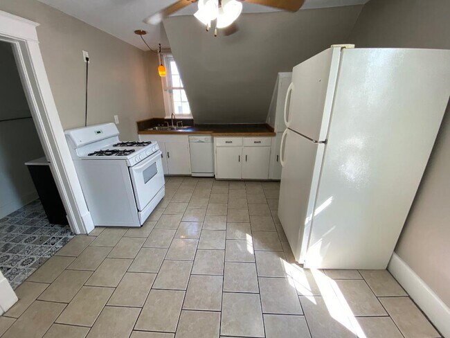 Building Photo - 1038 Madison St