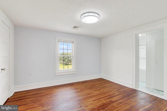 Building Photo - 4493 York Rd