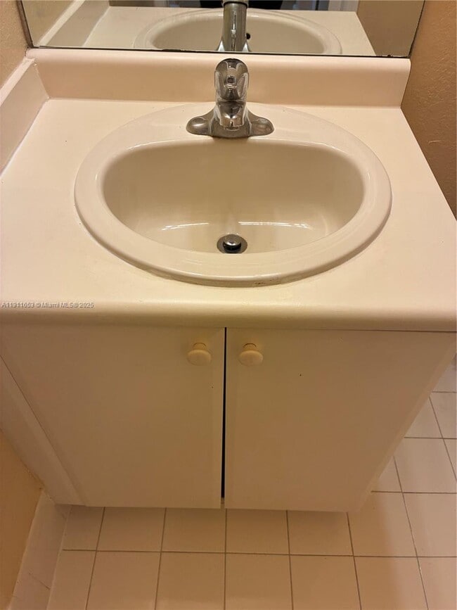 Building Photo - 1536 SE 25th St