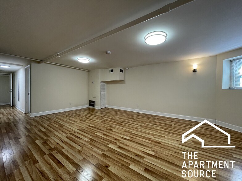 Building Photo - 2501 N Kimball Ave