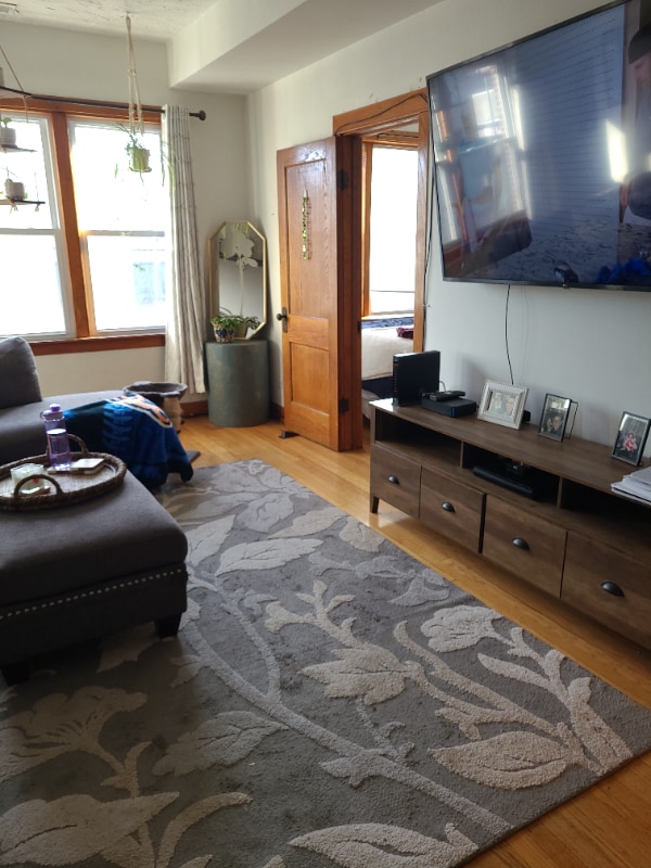 Building Photo - 2024 W Chicago Ave