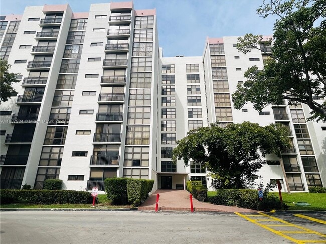 Building Photo - 17021 N Bay Rd