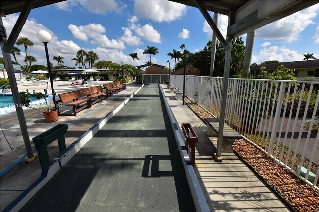 Building Photo - 2572 Emory Dr W