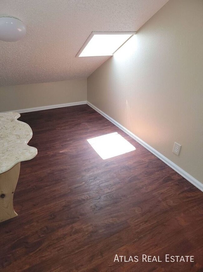 Building Photo - 408 Columbia Rd