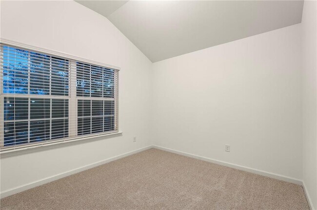 Building Photo - 613 Stonehurst Ln