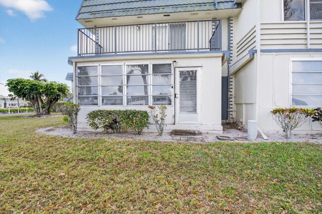 Building Photo - 195 Brittany F