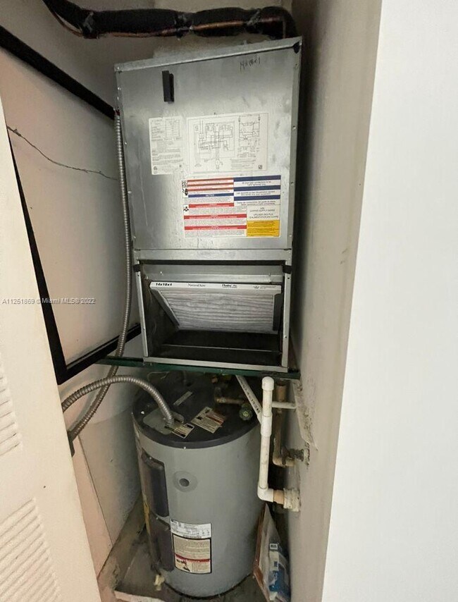 Building Photo - 1723 SW 2nd Ave