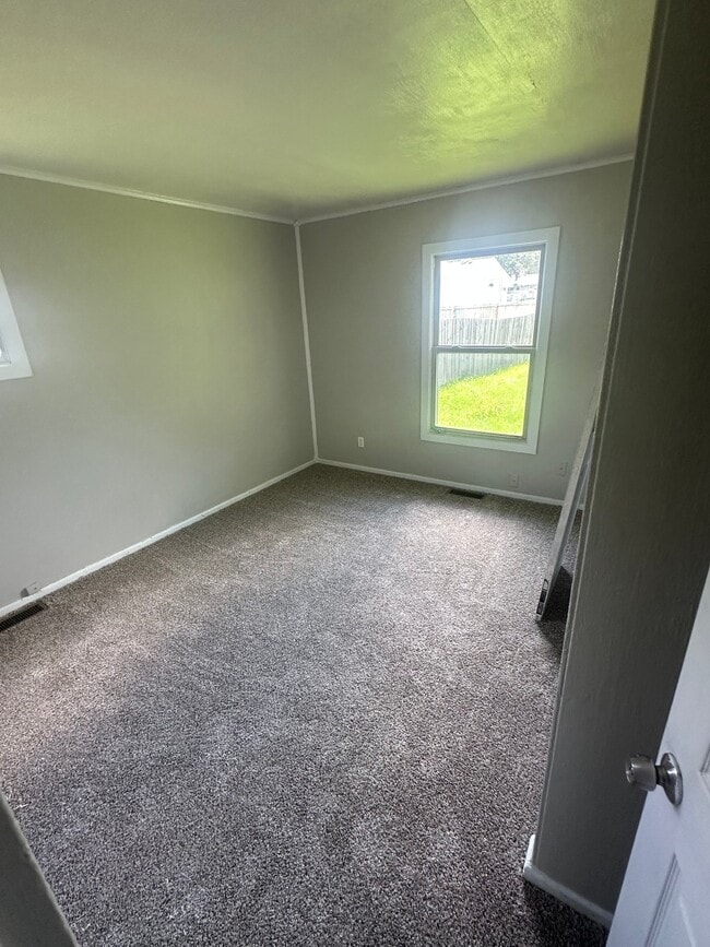 Building Photo - 2262 Vale Dr