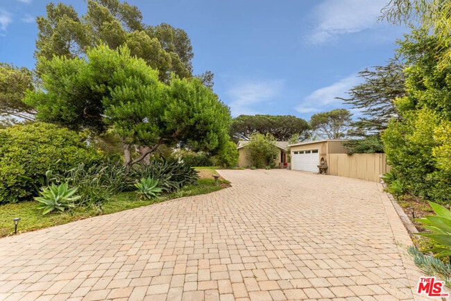 Building Photo - 28952 Selfridge Dr