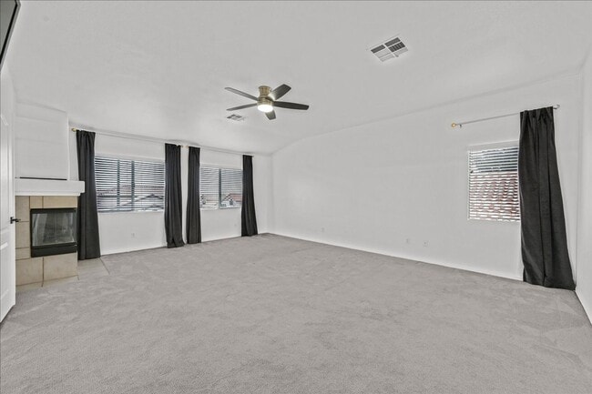 Building Photo - Desirable 4 Bedroom Home with Pool near Summerlin!