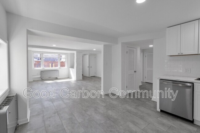 Building Photo - 209 Summer St
