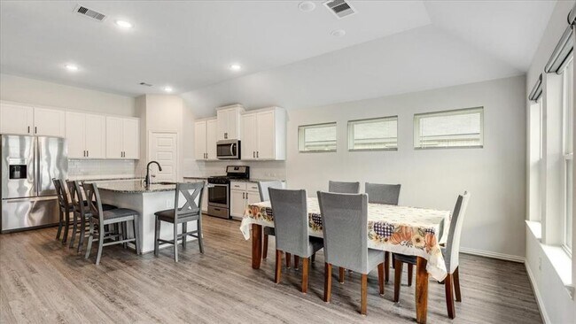 Building Photo - 814 Thomas Ridge Ln