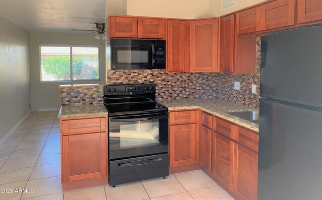 Building Photo - 3646 E Montecito Ave