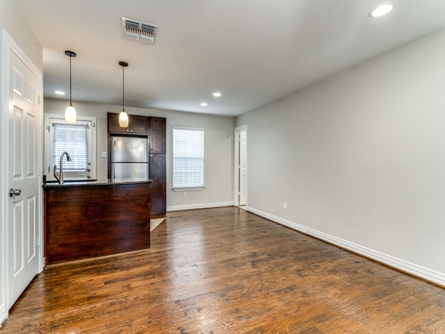 Building Photo - 4739 Bradford Dr