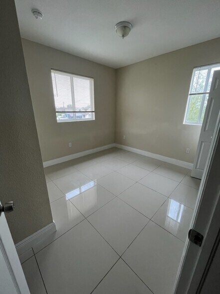Building Photo - 3611 SW 88th Pl