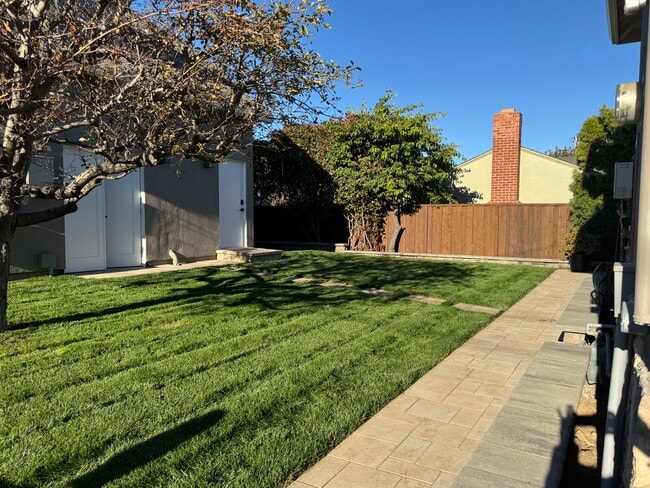 Building Photo - 500 Maple Ave