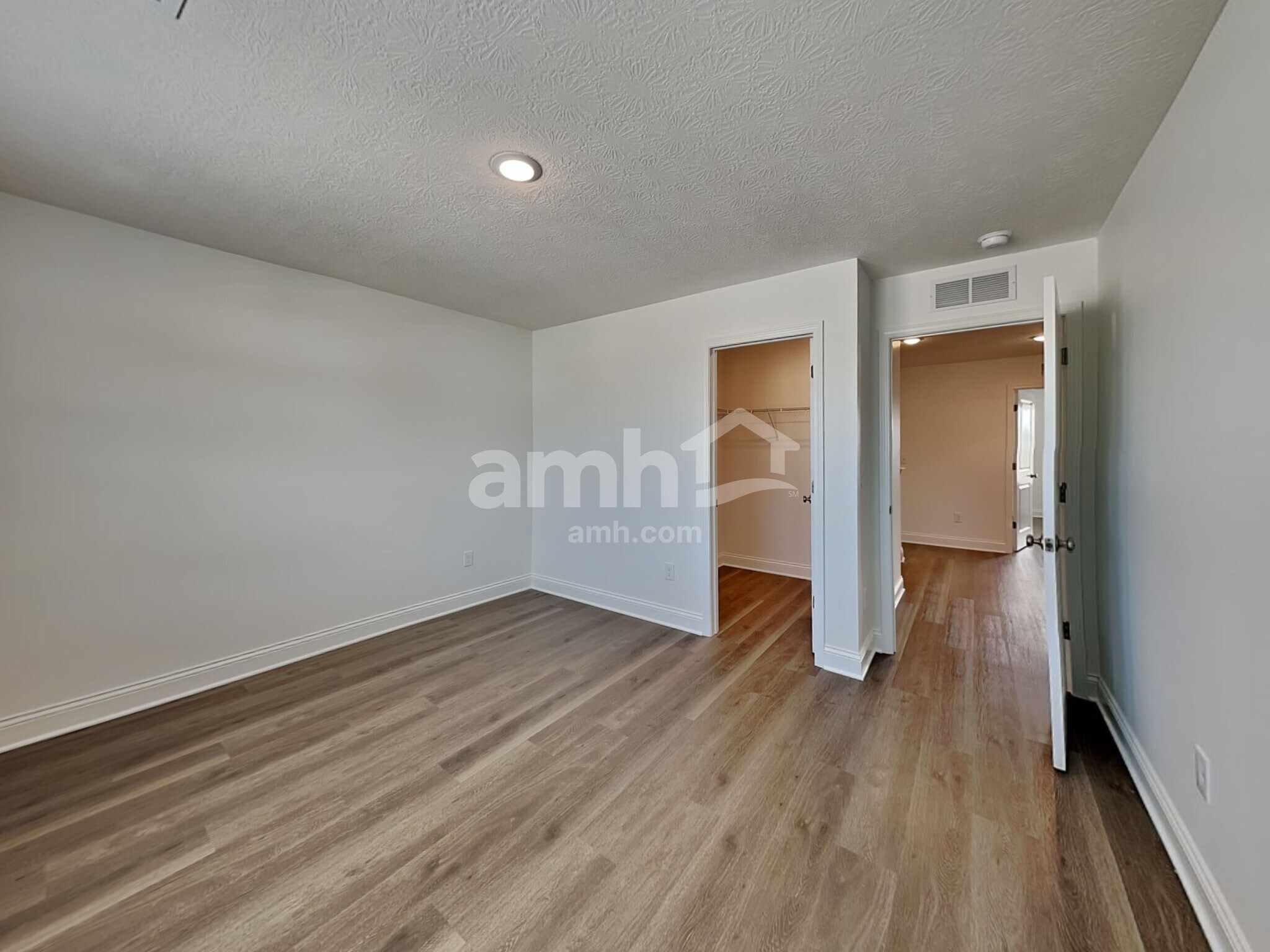 Building Photo - 1112 Heritage Blvd