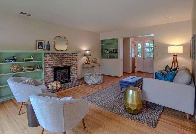 Building Photo - Fantastic 3 Bed 2 Bath Home Available Now!