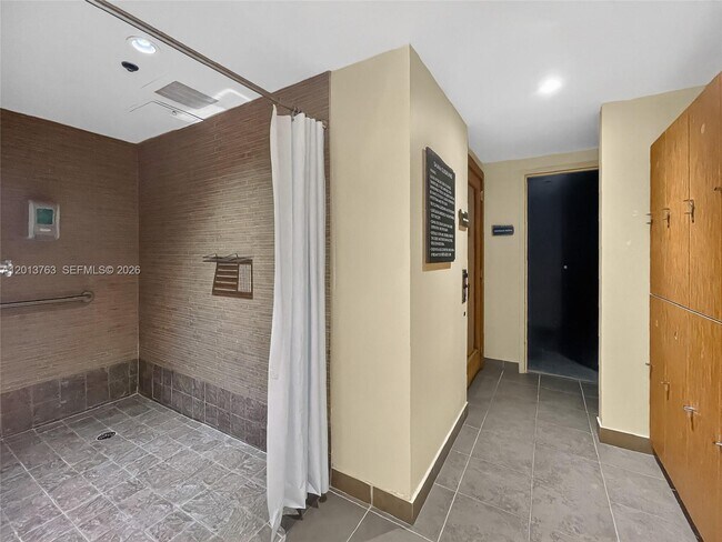 Building Photo - 2681 N Flamingo Rd