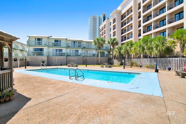 Building Photo - 554 E Beach Blvd