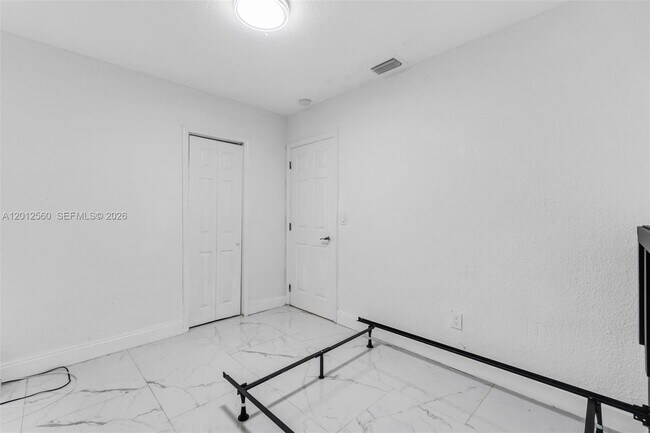 Building Photo - 4530 SW 25th St