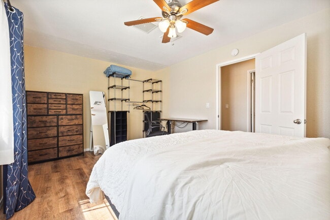 Building Photo - 56034 Desert Gold Dr