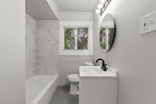 Building Photo - 12666 Cloverlawn Ave