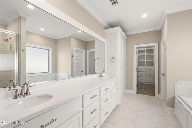 Building Photo - 464 Aurora Cir