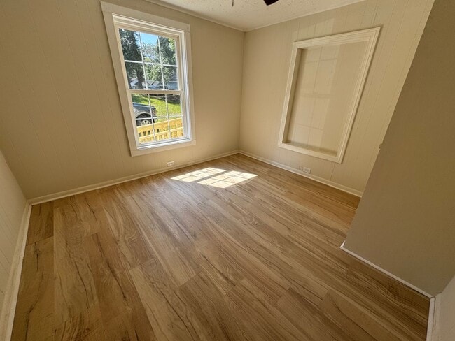 Building Photo - Renovated 3/1 House in North Rome- $1,195