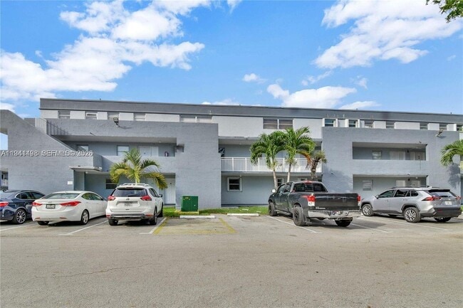 Building Photo - 9371 Fontainebleau Blvd