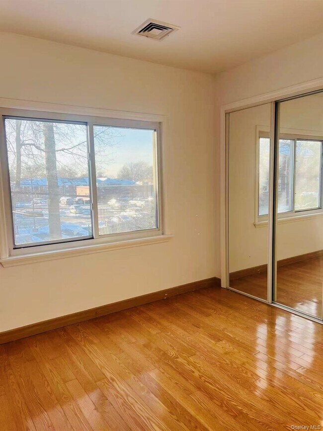 Building Photo - 64-48 Cloverdale Blvd