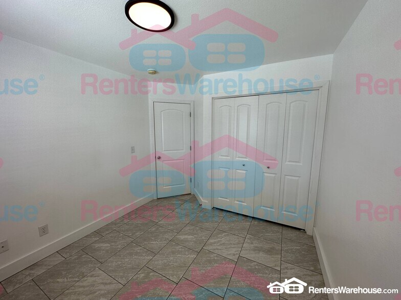 Building Photo - 405 E 475 N