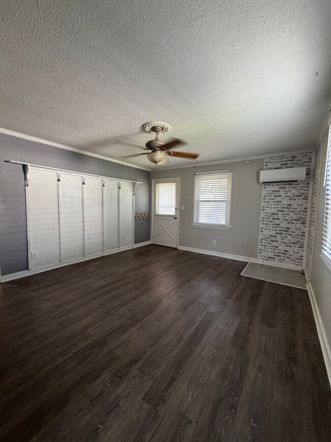 Building Photo - 144 Lacy Cir