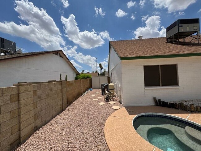Building Photo - Glendale 4br With Pool