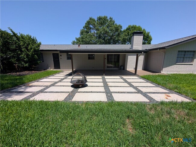 Building Photo - 405 Oakwood Blvd