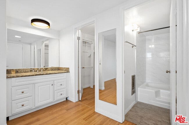 Building Photo - 10535 Wilshire Blvd