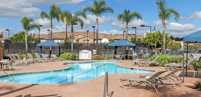 Building Photo - Sabre Springs 2 BR, 2 BA Townhome w/Garage